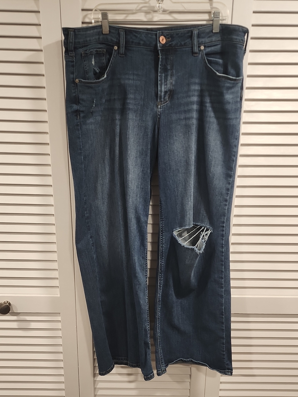 Silver Jeans Co. Medium Blue Denim Jeans